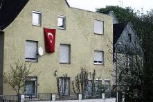 Türkische Fahne an einem Haus in Deutschland