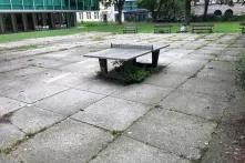 Tischtennisplatte vor dem Gebäude der Heinrich-Böll-Stiftung