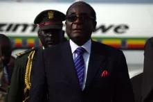 Robert Mugabe auf dem Flughafen in Juba 2011