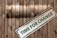 Schild mit der Aufschrift "Time for Change"