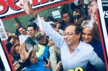 Der Präsidentschaftskandidat Gustavo Petro inmitten von Polizisten und Fans vor der Stichwahl für das Präsidentschaftsamt
