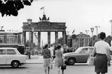 Berlin, Brandenburger Tor, 30. Juli 1968