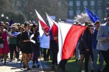 Menschen demonstrieren in Polen vor der Europawahl