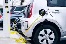 Elektroauto an einer Ladestation
