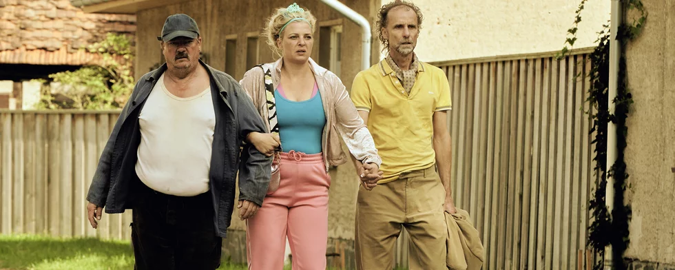 Tina (Jördis Triebel), Bernd Schlüter (Jan Georg Schütte) und Herrmann (Peter Kurth) sagen der Wasserknappheit in Klein-Schappleben den Kampf an