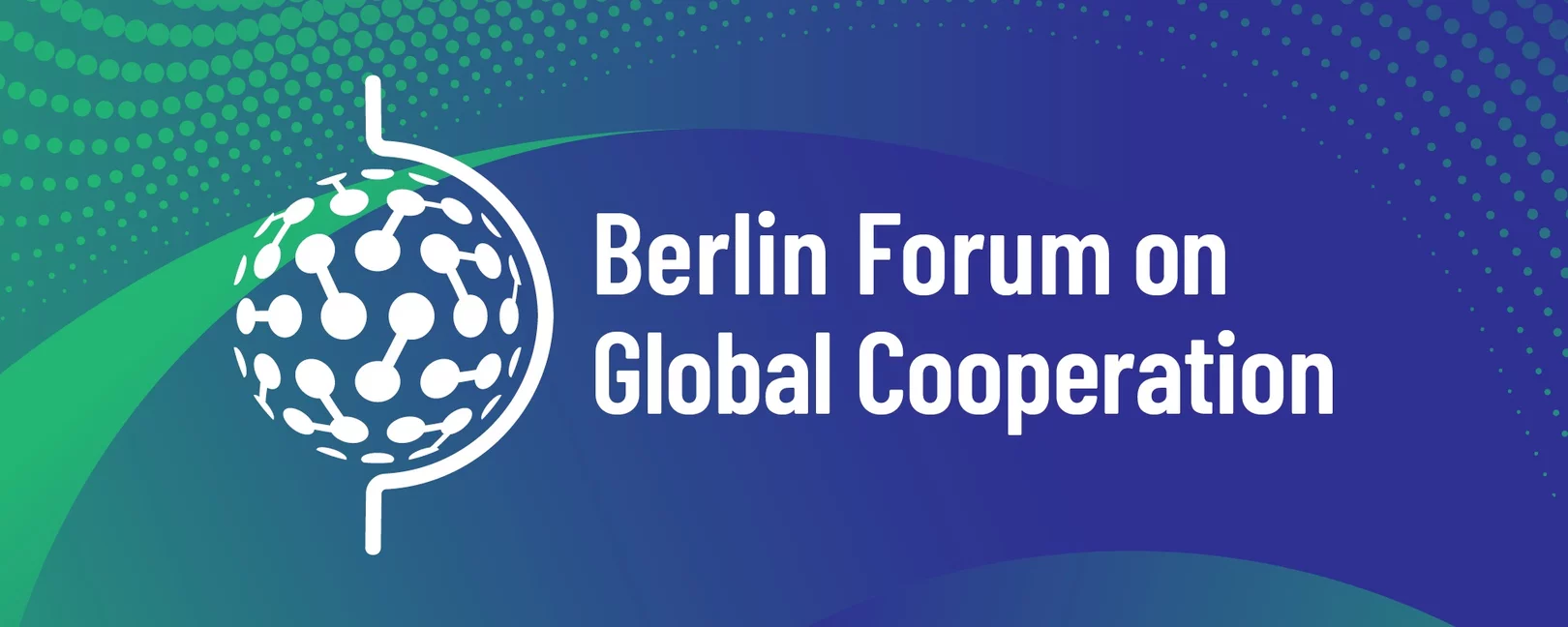 Illustration: Schriftzug „Berlin Forum on Global Cooperation“ mit stilisiertem Globus auf blau-grünem Hintergrund mit Punktmuster.