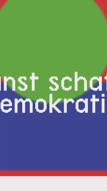 Text „Kunst schafft Demokratie“ vor rotem Hintergrund mit grünem Kreis oben und blauem Rechteck unten. Logos unten am Bildrand.