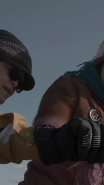 Eine Szene aus dem Film Cutting Through Rocks.