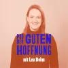 Lea Dohm lächelt leicht. Text auf dem Bild: „Pod der guten Hoffnung mit Lea Dohm“ in blauer Schrift vor einem orangefarbenen Hintergrund.