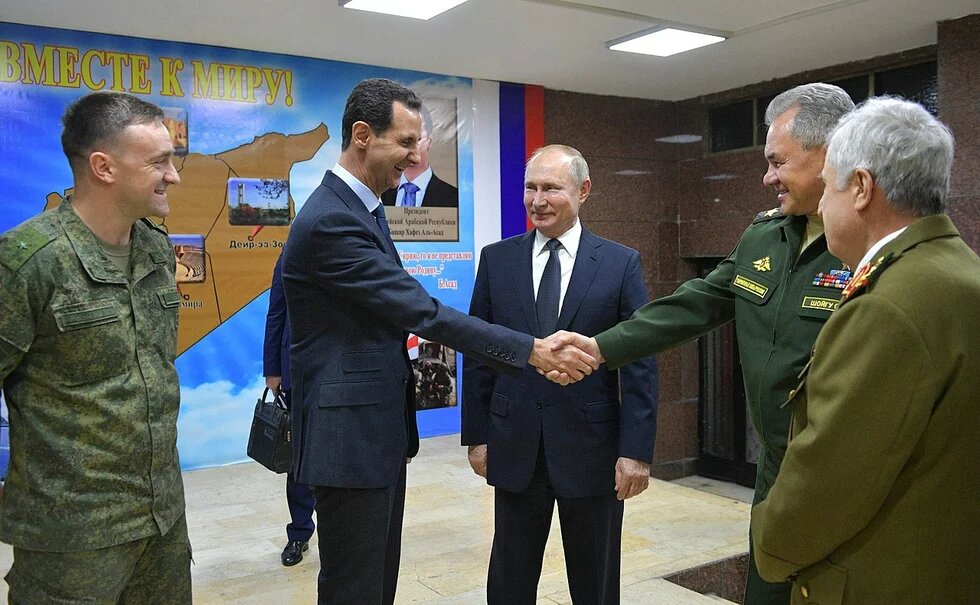 Wladimir Putin besucht den Kommandoposten der russischen Streitkräfte in Syrien Wladimir Putin, Bashar al-Assad und Sergei Shoigu