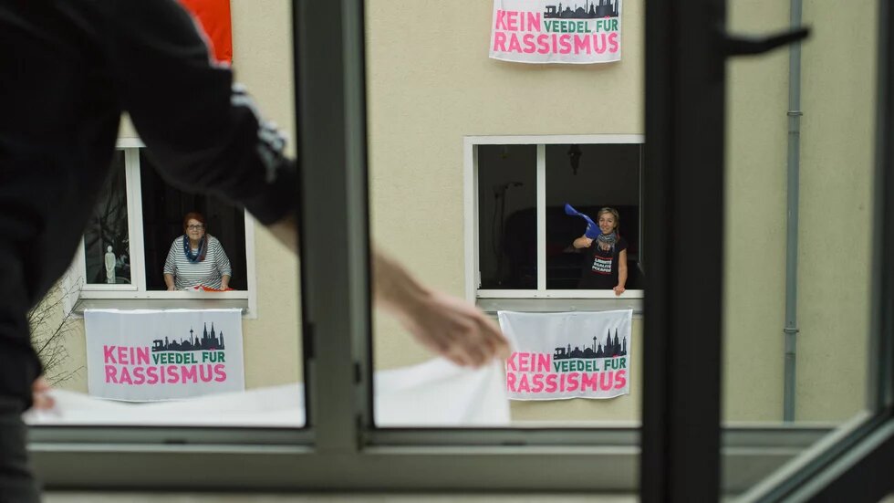 Fahnen Kein Veedel für Rassismus