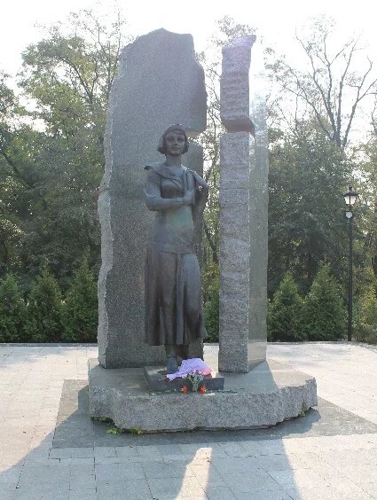 Monument to Olena Teliha in Babyn Yar (2017)