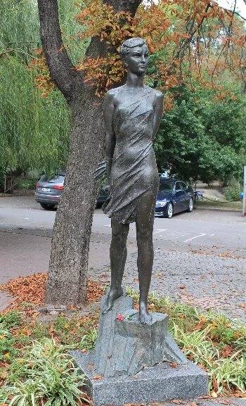 Sculpture of Zoya Kosmodemianskaya