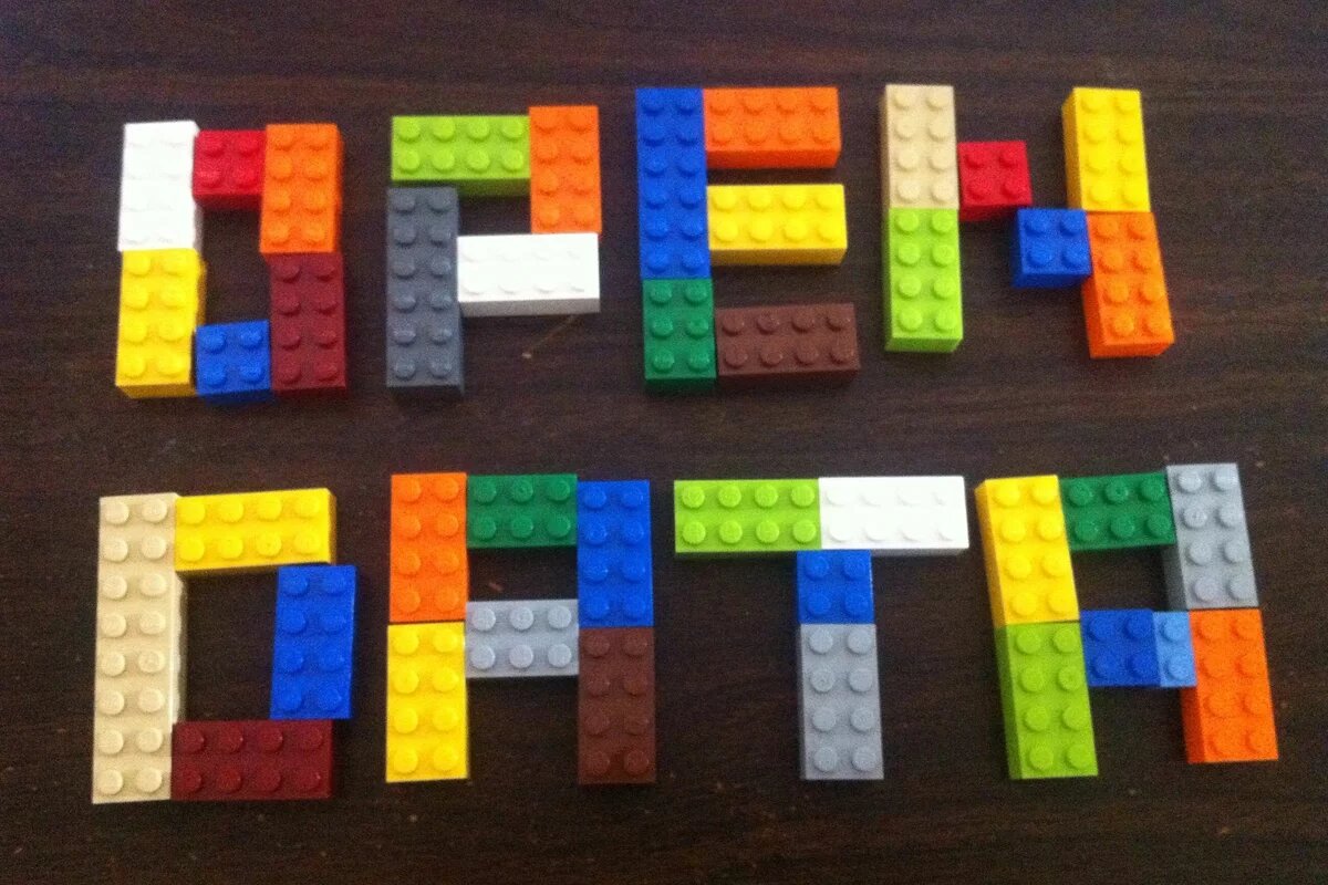Open Data "Open Data" aus Legosteinen