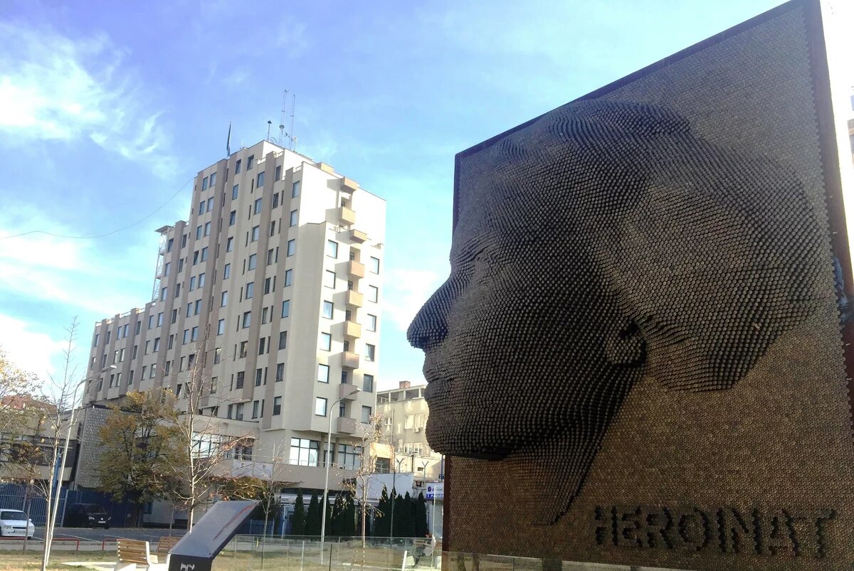Heroinat Memorial in Pristina