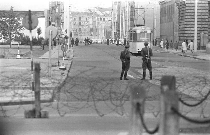 Mauerbau in Berlin, August 1961, Bundesarchiv, Bild 173-1288 Mauerbau in Berlin, August 1961