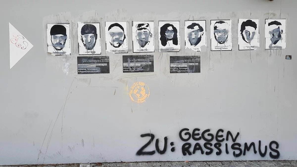 Hauswand in Freiburg Hauswand in Freiburg mit Bildern zum Anschlag von Hanau