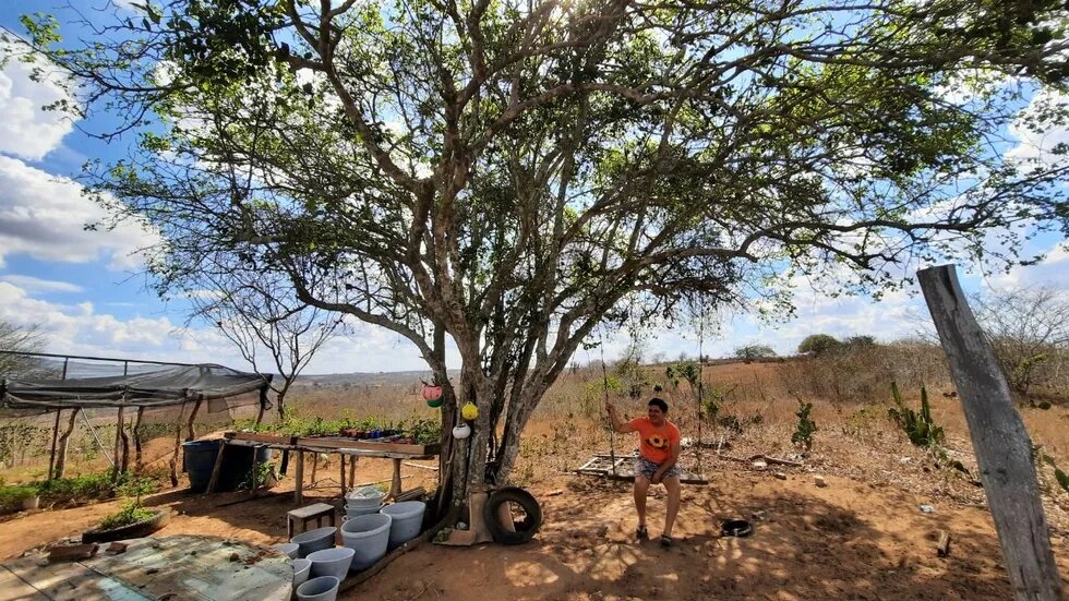 Gêlda Maria Moura in einem agrarökologischen Garten Gêlda Maria Moura in einem agrarökologischen Garten