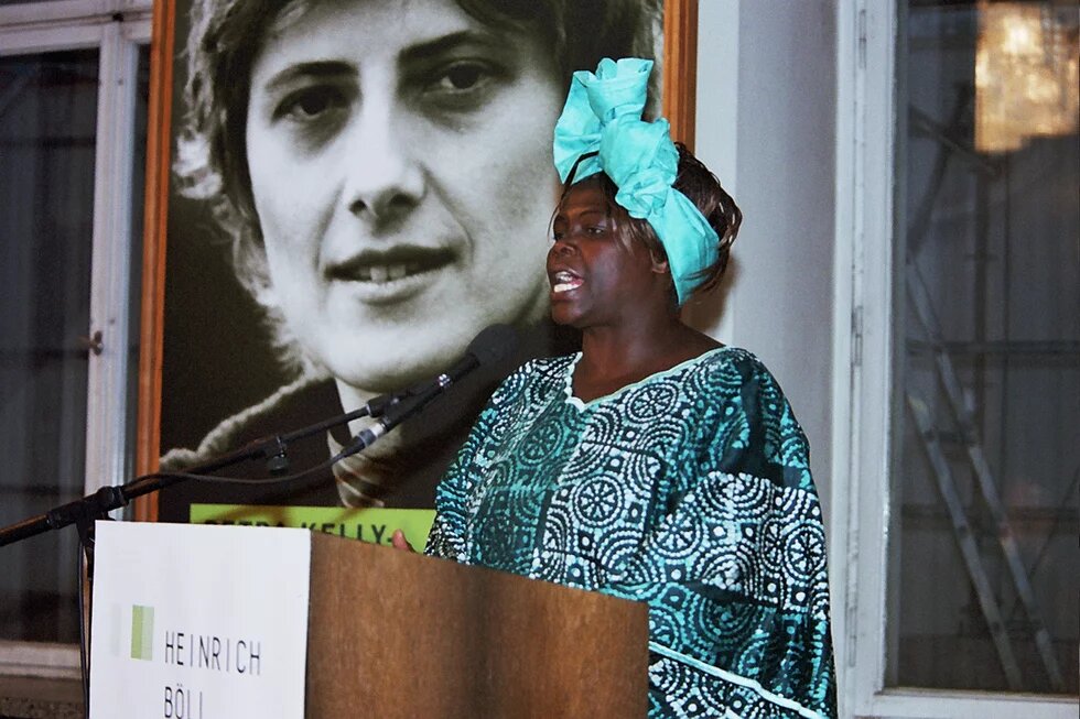 Wangari Maathai bei der Petra-Kelly-Preisverleihung 2004 Wangari Maathai bei der Petra-Kelly-Preisverleihung 2004