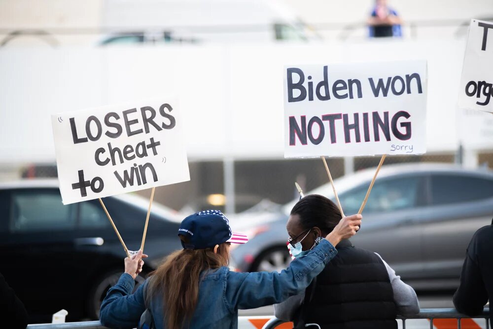 Beverly Hills, CA: 28. November 2020: Stop the Steal Freedom Rally für Präsident Trump in Beverly Hills. Beverly Hills, CA: 28. November 2020: Stop the Steal Freedom Rally für Präsident Trump in Beverly Hills.