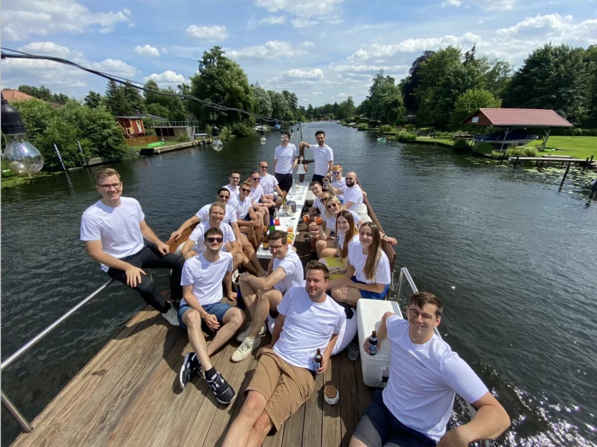 PowerUs Team bei einer Bootstour