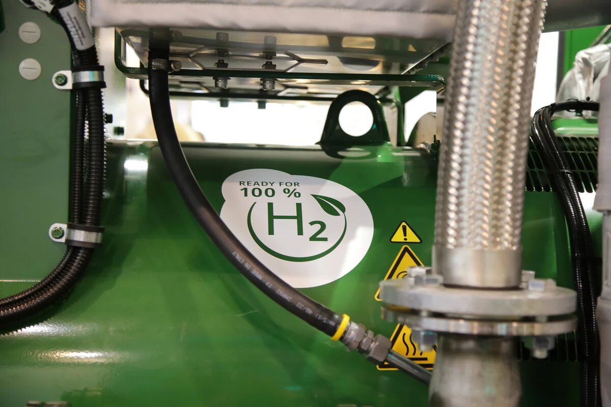 23.05.2023 Essen, NRW Messe E-world energy & water. Aufkleber für Wasserstoff auf einer Anlage zur Kraftwärmekopplung (KWK). Aufkleber für Wasserstoff auf einer Anlage zur Kraftwärmekopplung (KWK).