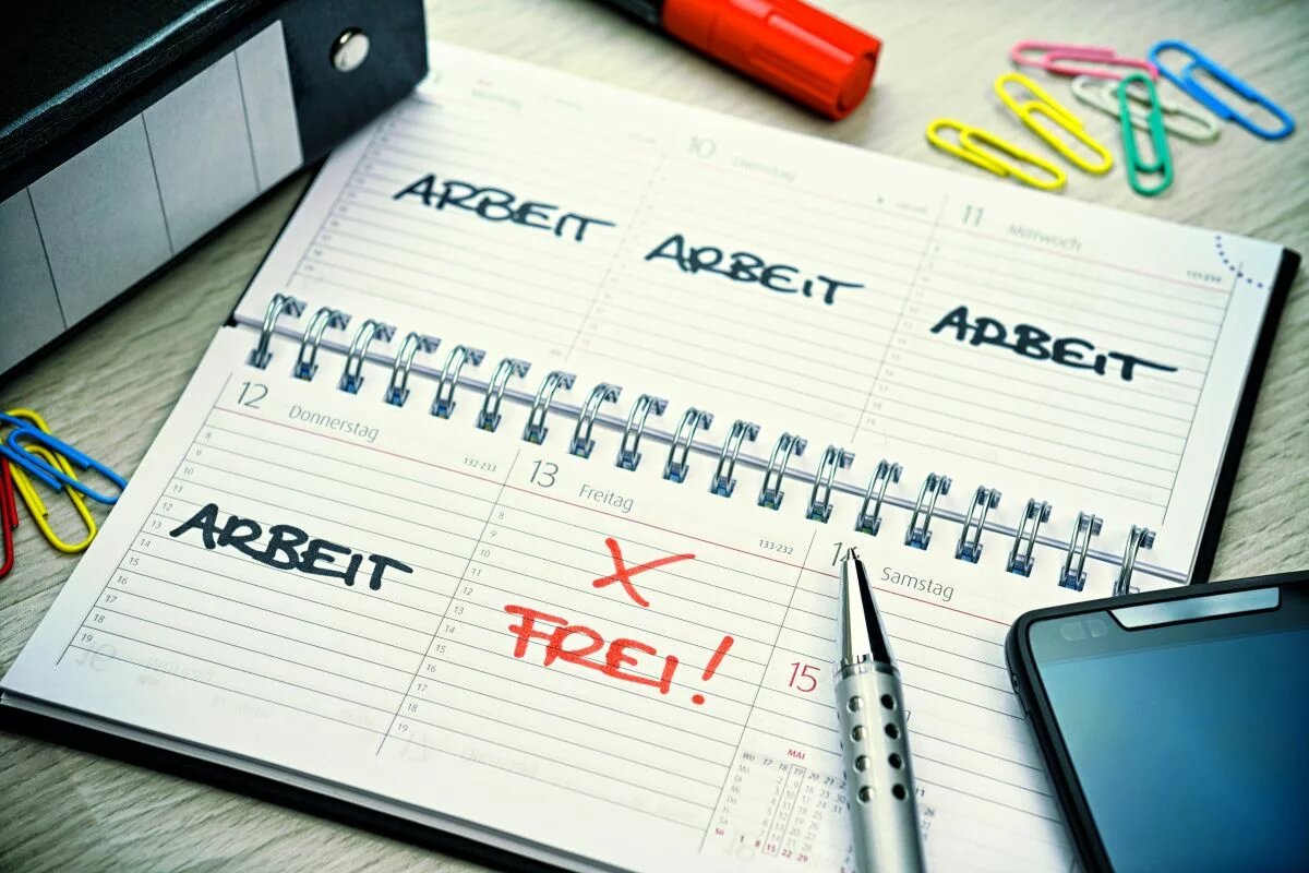 Symbolfoto Vier-Tage-Woche Symbolfoto Vier-Tage-Woche: Kalender mit den Einträgen Arbeit und frei!