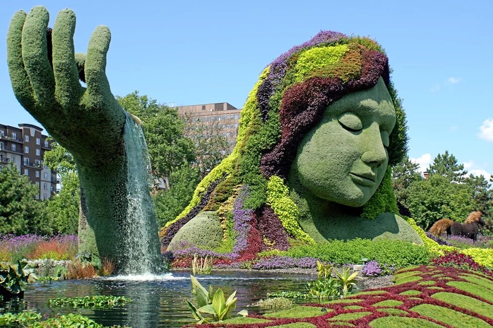 Mother Earth: The Legend of Aataentsic", Jacques-Cartier Park, Gatineau, Québec. Eine Statue von Mother Earth im Jacques-Cartier Park, Gatineau, Québec.