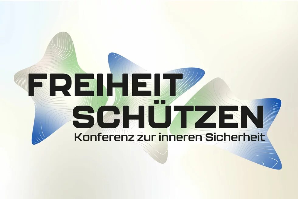 Text auf drei sternförmigen Farbflächen: "Freiheit schützen. Konferenz zur inneren Sicherheit"