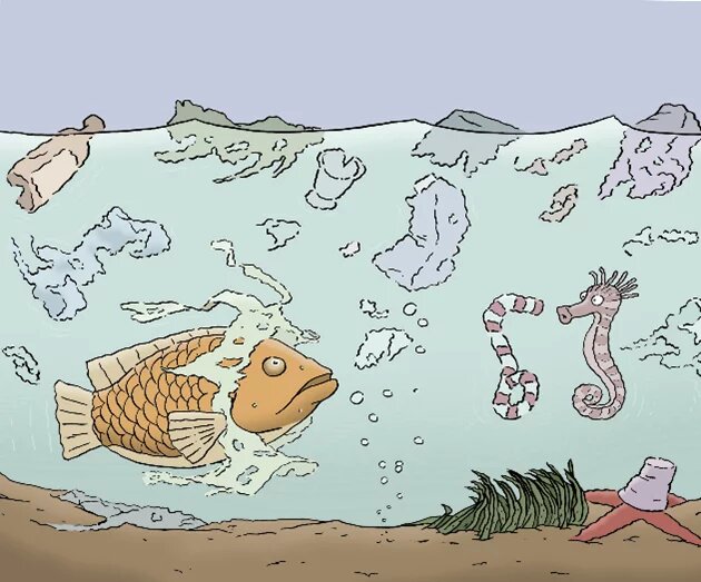 Ein Fisch und ein Seepferdchen schwimmen in verschmutztem Wasser voller Plastikmüll über dem sandigen Meeresboden.