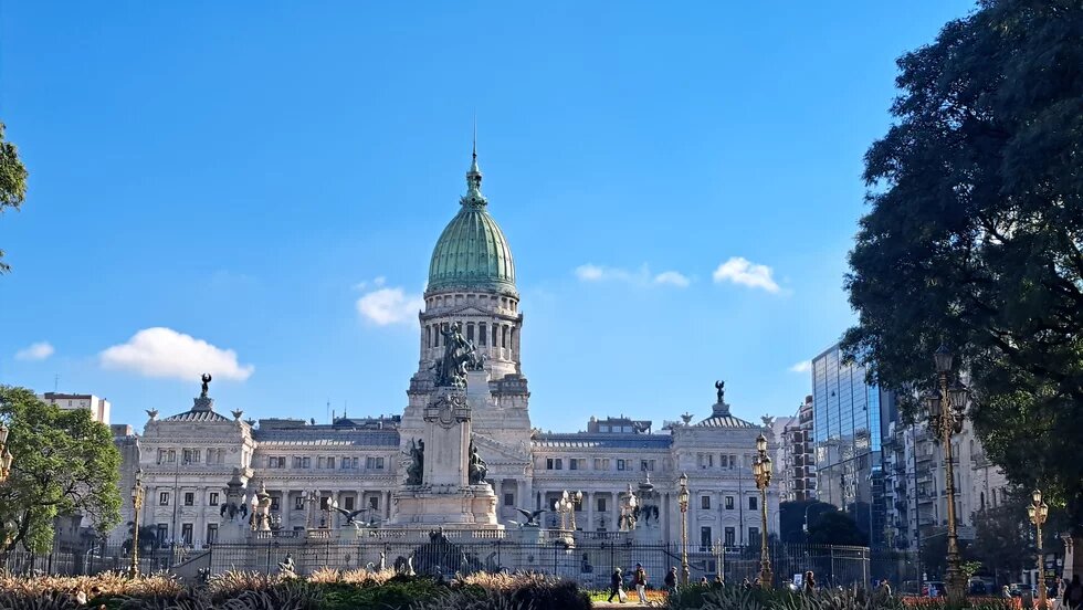 Das abgebildete Gebäude ist der Palast des Argentinischen Nationalkongresses in Buenos Aires. 