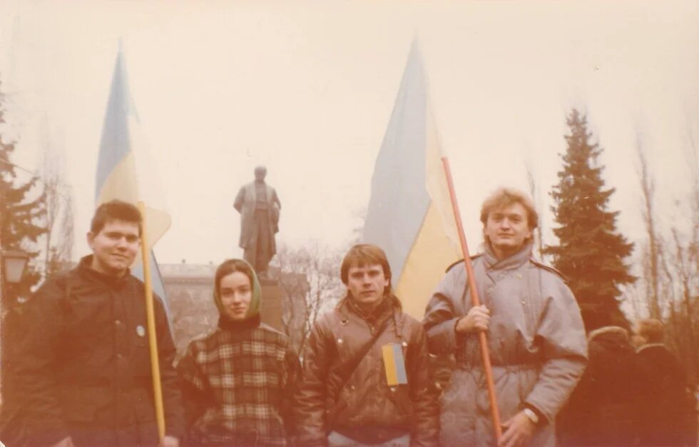 Studierende des Fachbereichs Geschichte der Nationalen Taras-Ševčenko-Universität Kyjiw (Jahrgang 1986–1991), Teilnehmer*innen der Protestbewegung im März 1989.