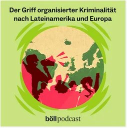 Podcast-Cover mit Weltkarte, Europa und Lateinamerika. Silhouetten demonstrierender Menschen. Text: „Der Griff organisierter Kriminalität …“; „böllpodcast“.