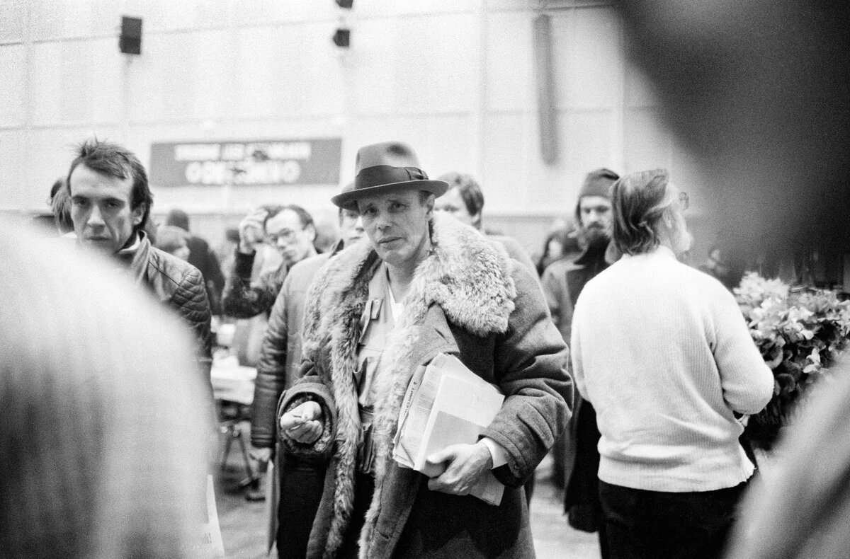 Gründungsparteitag der Grünen in der Stadthalle Karlsruhe am 12./13. Januar 1980, Joseph Beuys in der Stadthalle, Foto: Peter Brüchmann, © Heinrich-Böll-Stiftung