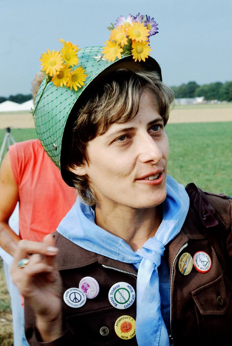 Petra Kelly Portrait von Petra Kelly bei einer Demonstration in Mutlangen 1982
