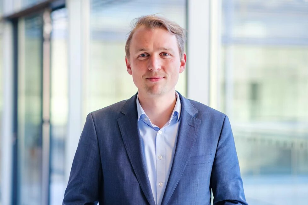 Jan Niclas Gesenhues MdB blickt lächelnd in die Kamera