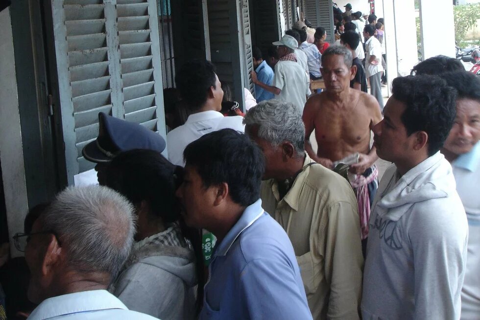 The people of Takmao follow the counting of the votes after the polls were closed.