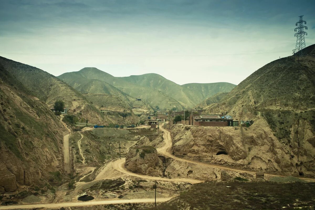 Mining in China Mining pit in China: Only few benefit from the richness in the extractive industry