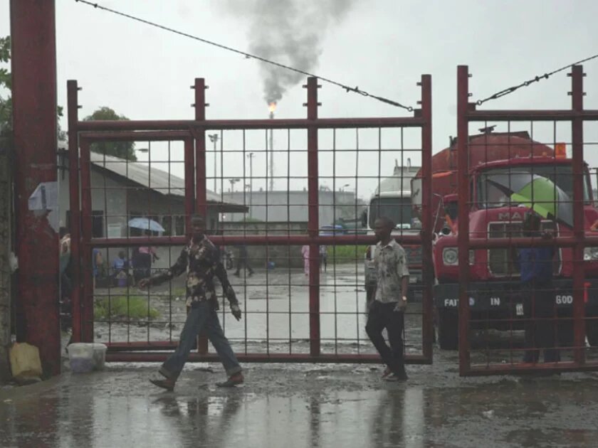 Oil raffinery in Nigeria Oil raffinery in Nigeria