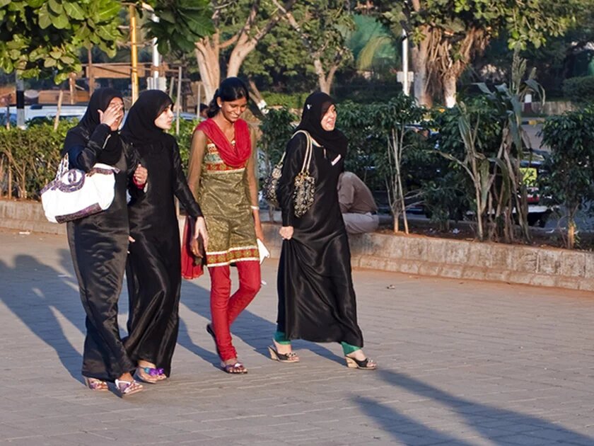 New Age youths... Junge Inderinnen in Mumbai