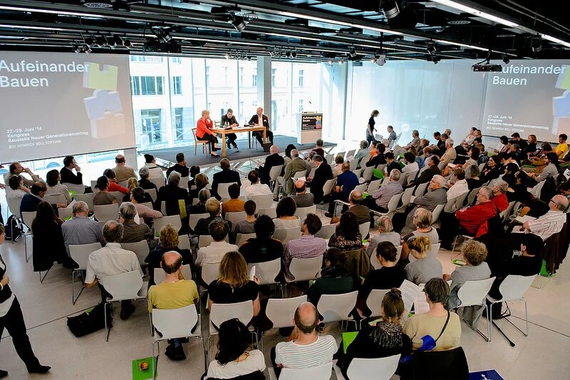 Saal und Podium Saal und Podium