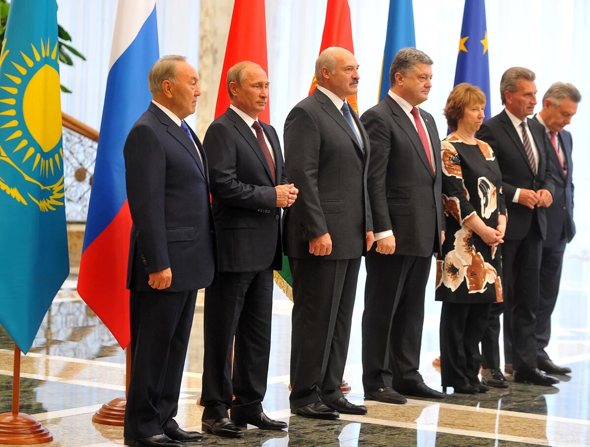 (From right to left)President of Kazakhstan Nursultan Nazarbayev, President Vladimir Putin, President of Belarus Alexander Lukashenko, President of Ukraine Petro Poroshenko, EU High Representative for Foreign Affairs and Security Policy Catherine Ashton, EU Commissioner for Energy Gunther Oettinger and EU Commissioner for Trade Karel De Gucht attend the meeting of the presidents of the Customs Union countries with the Ukrainian president and representatives of the European Commission in Minsk on August 26, 