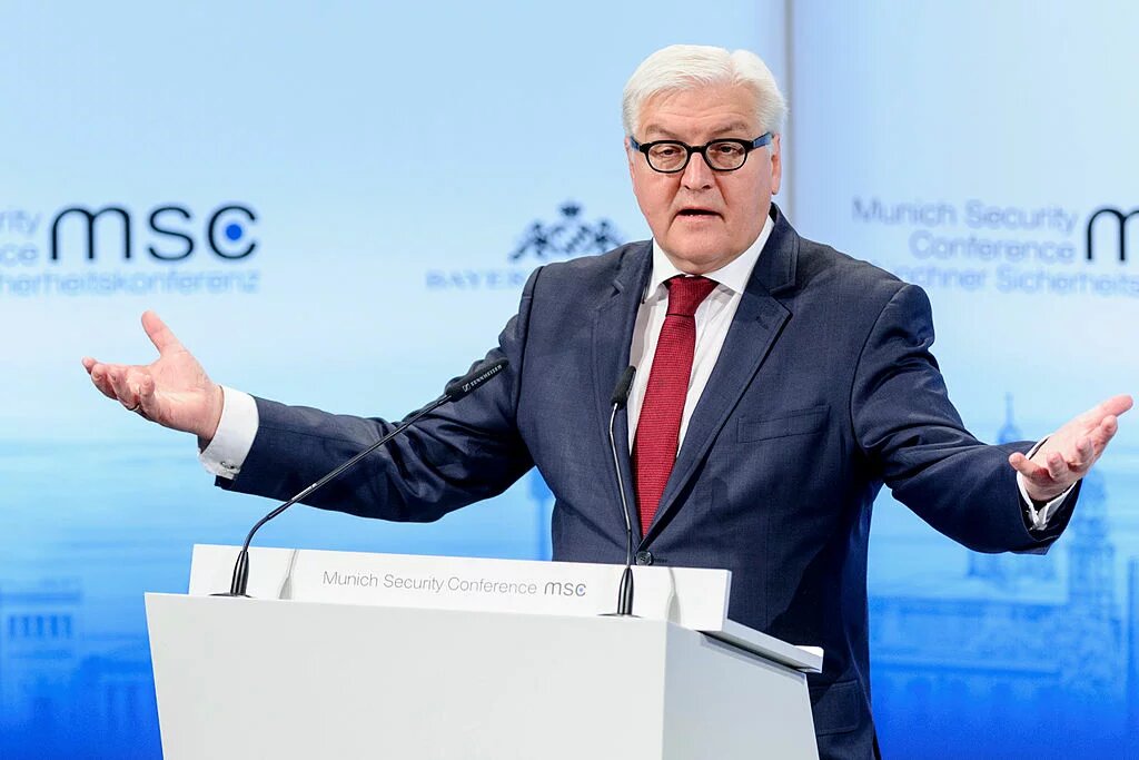 Außenminister Frank-Walter Steinmeier Außenminister Frank-Walter Steinmeier am Rednerpult