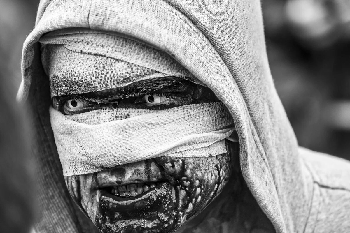 Teilnehmer eines Zombie-Walks in Paris Teilnehmer eines Zombie-Walks