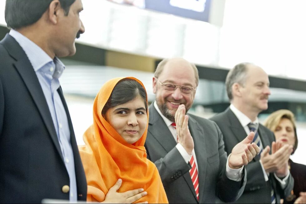 Malala Yousafzai und Martin Schulz im Europäischen Parlament Malala Yousafzai und Martin Schulz im Europäischen Parlament bei der Verleihung des Sakharov Preisses