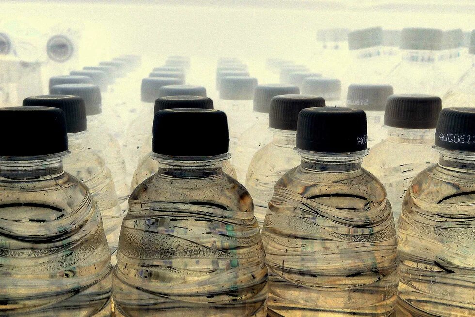 Plastikflaschen Mehrere Reihen Plastikflaschen