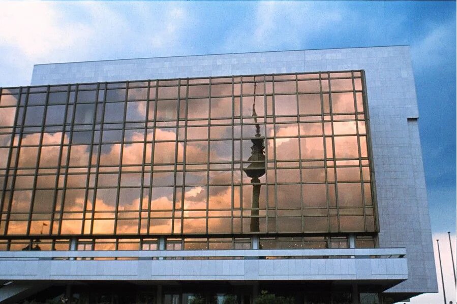 Berlin, Palast der Republik aufgenommen 1979 Berlin, Palast der Republik aufgenommen 1979