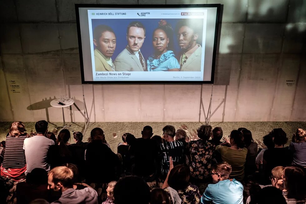 Zambezi News on Stage - Die "Heute-Show" aus Simbabwe Zambezi News on Stage - Die "Heute-Show" aus Simbabwe