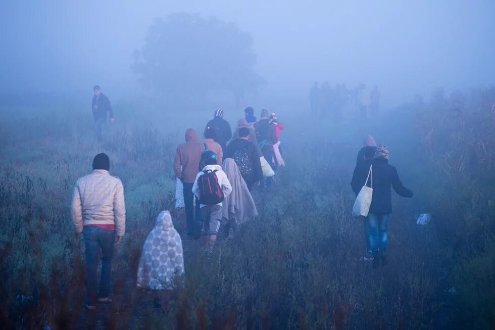 September 2015, Röszke, Ungarn Menschen auf ihrem Weg aus Ungarn nach Deutschland (Röszke, Ungarn, September 2015)