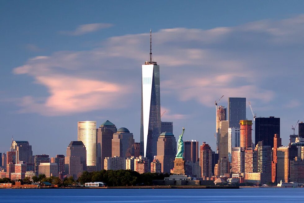 Der Freedom Tower und die Statue of Liberty als Symbole westlicher Freiheit